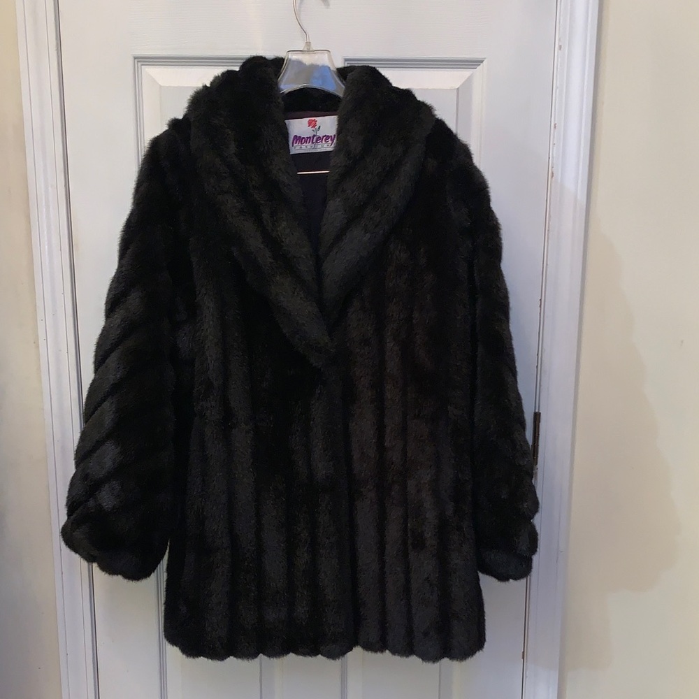 Beautiful Monterey Fashions Black Faux Fur Coat Made in USA - Picture 10 of 10